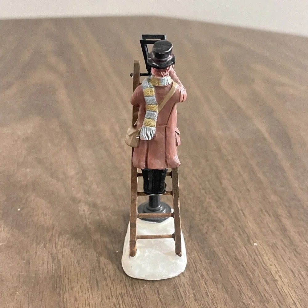 Lemax‎ Dept 56 Village Collection Lamplighter Repair Man #62327 Figurine